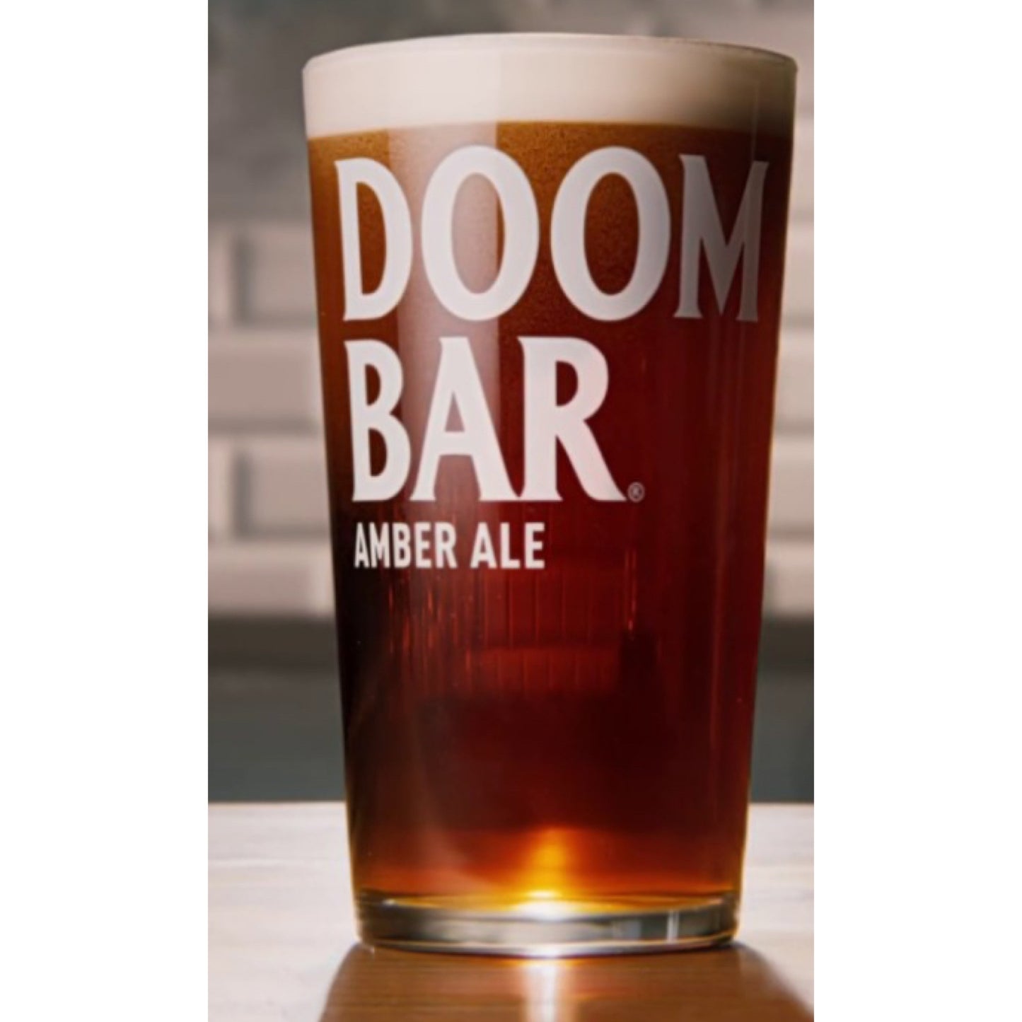 Sharp's Doom Bar Amber Ale Pint Glass Set, Traditional Beer Glasses x2 with x8 Branded Brewery Coasters